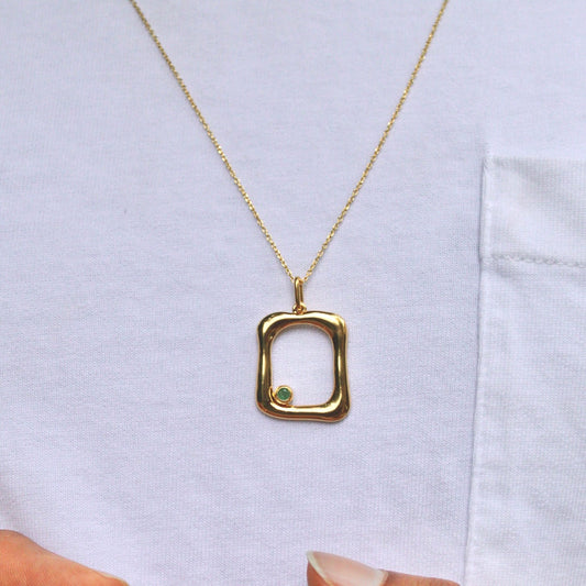 Emerald Asymmetrical Gold Wavy Pendant Necklace