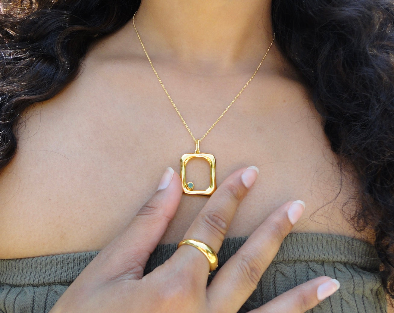 Emerald Asymmetrical Gold Wavy Pendant Necklace